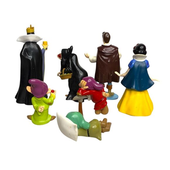 Disney Store Snow White Dwarfs PVC Figurines Set of 7 Cake Topper Toys - Picture 2 of 8